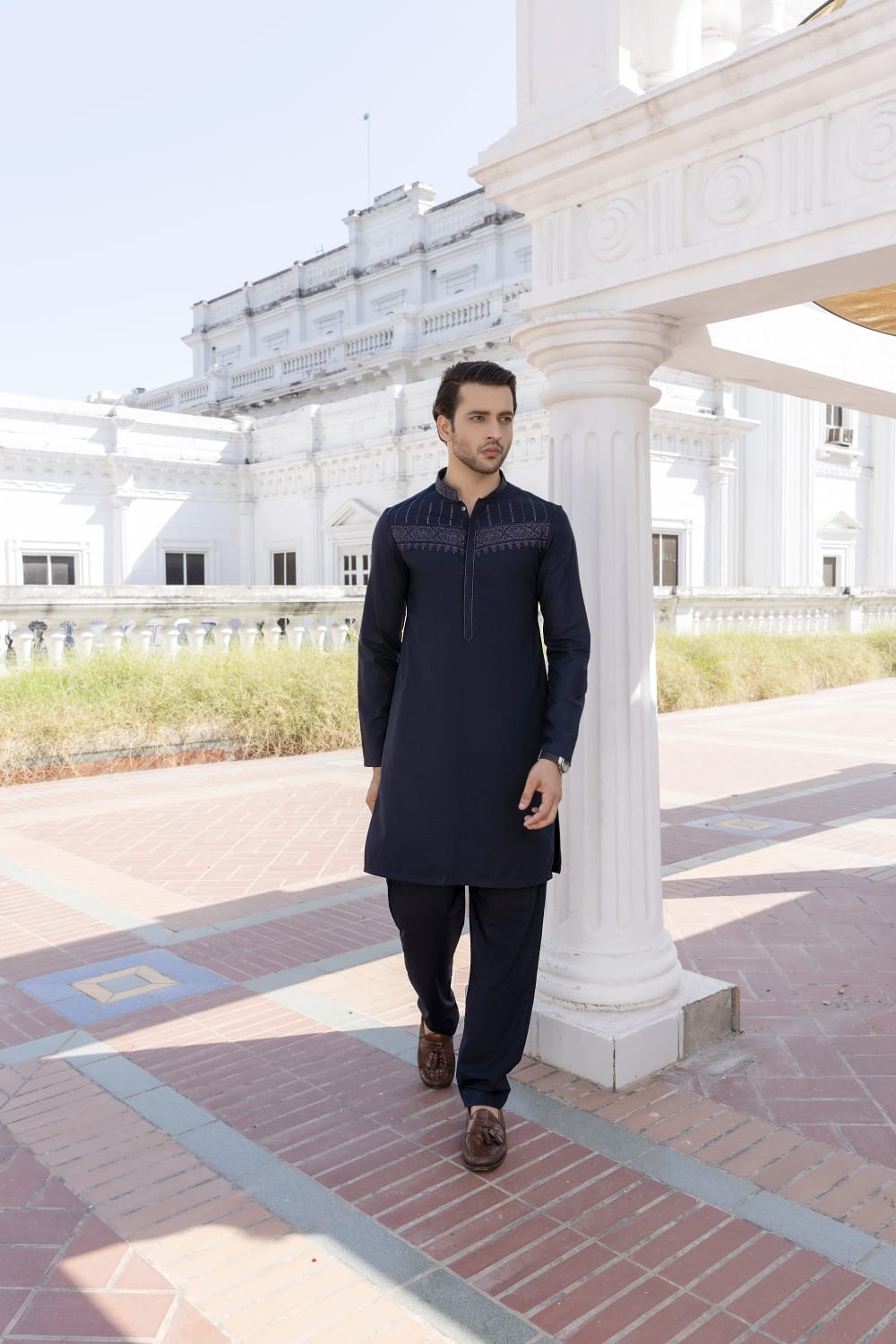 Finest Royal Blue Embroidered Chest (Un-Stitched) Code : 5371